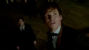 În cinematografe: Noul Harry Potter, ”Animale fantastice şi unde le poţi găsi”. Interviu cu actriţa Alison Sudol