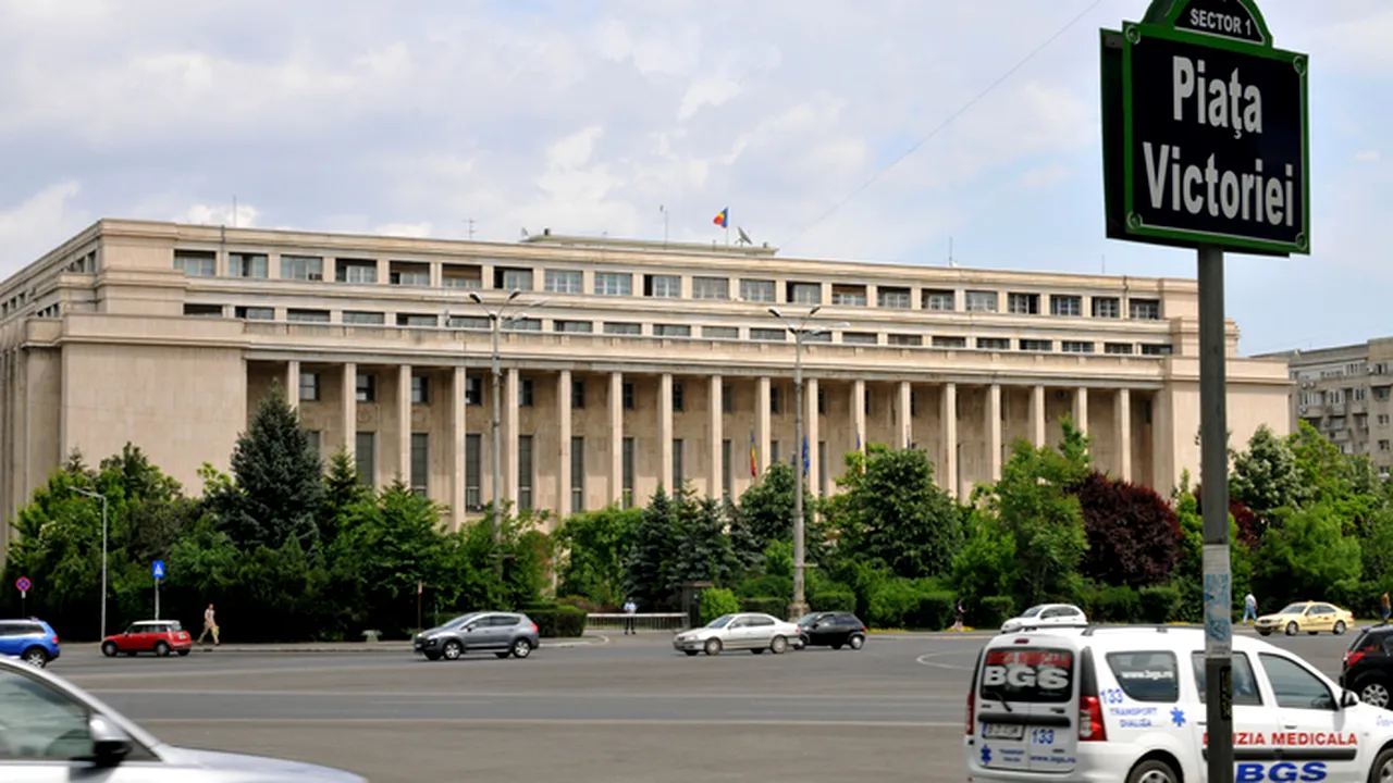 Augustin Zegrean, fost preşedinte CCR: Rectificarea poate fi adoptată fără avizul CSAT, dar numai în Parlament/ Toni Greblă, fost judecător CCR: Guvernul e îndreptăţit să adopte rectificarea bugetară fără avizul CSAT