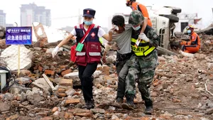 China, lovită de cutremure vineri seară. Zeci de mii de persoane au fost evacuate 