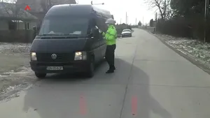 Prima zi de carantină la Suceava: Intrările şi ieşirile sunt păzite de poliţişti înarmaţi 