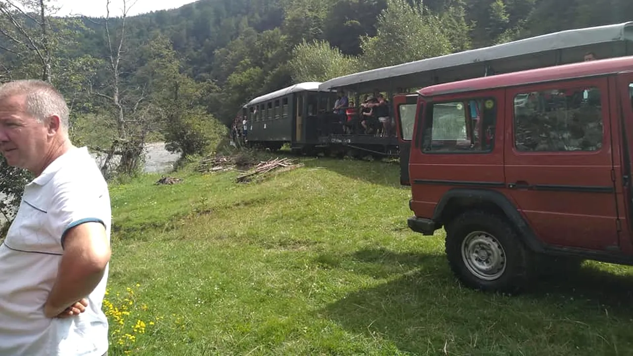 Apel la 112: Intervenţie pe Valea Vaserului, după ce un vagon al Mocăniţei a deraiat din nou/ UPDATE: Accidentul a fost confirmat de ISU