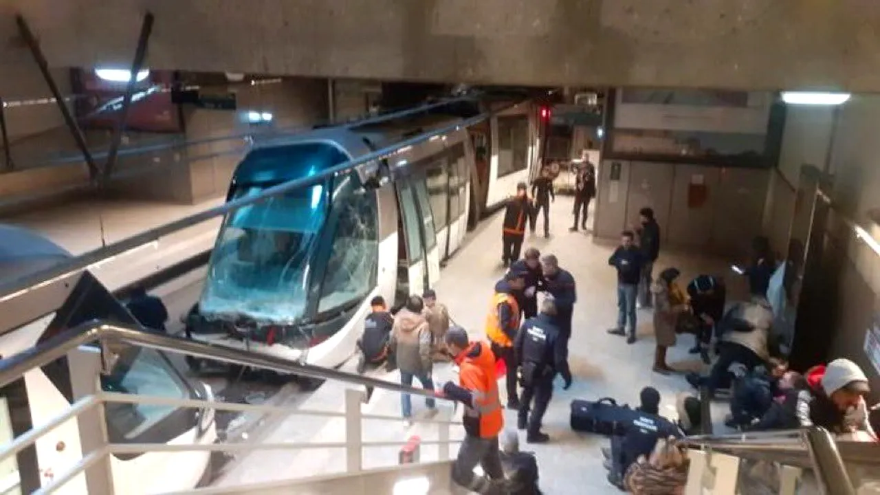 Două tramvaie s-au ciocnit la Strasbourg. 50 persoane au fost rănite