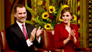 Regele şi regina Spaniei şi-au suspendat vizita la Chiva, după ce au fost atacaţi cu noroi