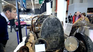 Un Bugatti scufundat în 1936 într-un lac elveţian, vândut pentru 260.550 de euro - VIDEO