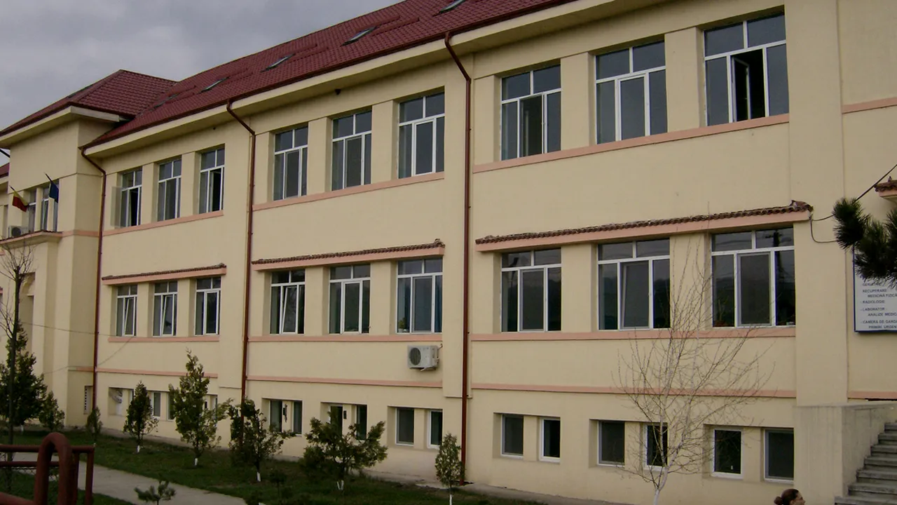 Fostul spital din Plopeni, Prahova, dat în folosinţă gratuită unei firme private la o lună după închidere