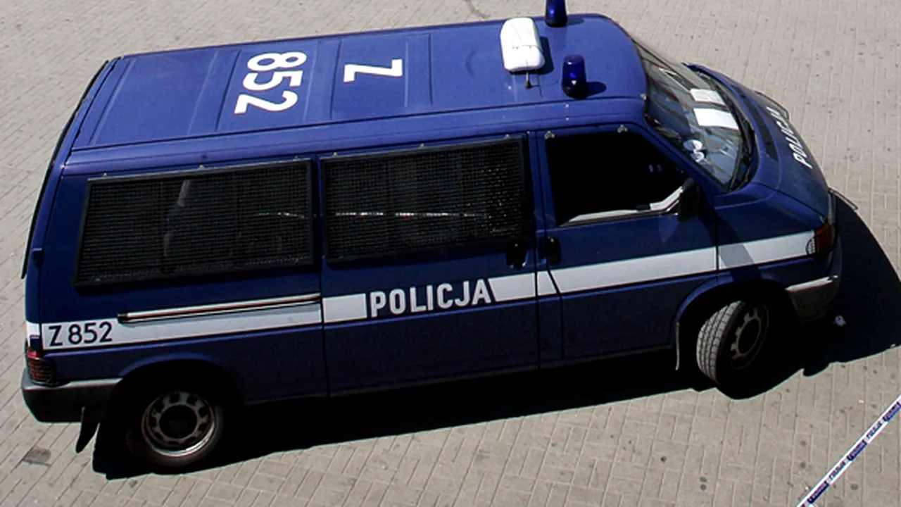Polonia: Fetiţă de 11 ani prinsă conducând, mama ei avea alcoolemia de 4 grame