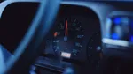 Un bebeluș de 11 luni, filmat la volanul unei mașini pe un drum public din Vrancea. Poliția a deschis dosar penal