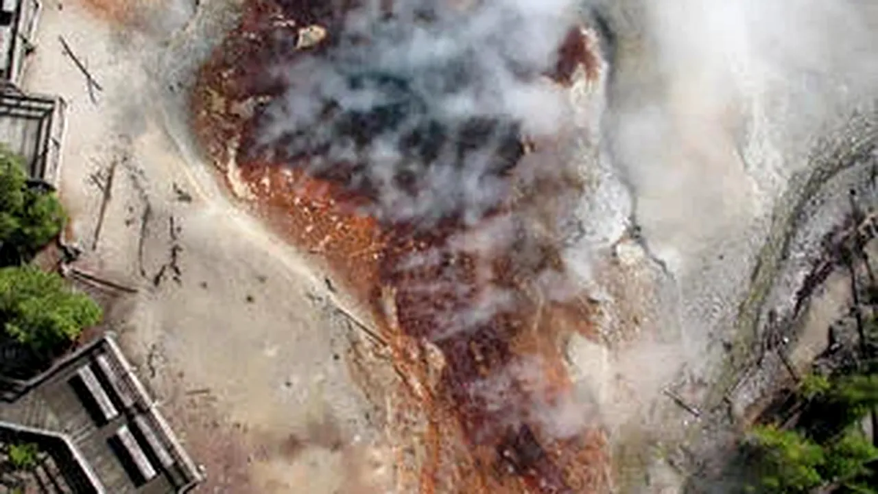 Cel mai mare gheizer acid din lume erupe din nou la Yellowstone