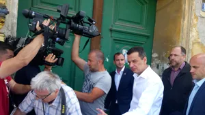 Grindeanu, aşteptat la sediul PSD Timiş de câteva sute de susţinători care au scandat 