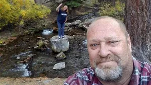 Un invalid sărac lipit pământului a devenit milionar peste noapte. Aveo o AVERE în casă de care nu ştia | VIDEO