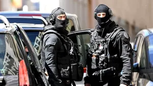 VIDEO Doi bărbaţi ce plănuiau atacuri iminente înaintea primului scrutin prezidenţial, arestaţi în Franţa