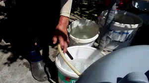 FOTO | Un sat din Galaţi cu 2.000 de locuitori nu are apă potabilă de doi ani: „Plătim apa de la robinet de pomană, nu o putem folosi