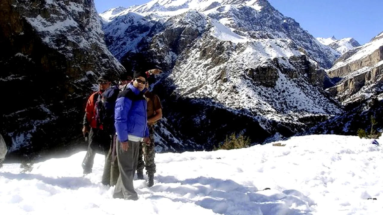 Cel puţin nouă alpinişti morţi şi alţi şapte daţi dispăruţi în urma unei avalanşe în Nepal