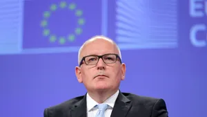 Mesajul prim-vicepreşedintelui Comisiei Europene către senatorii României: Modificarea Codurilor penale trebuie să fie 