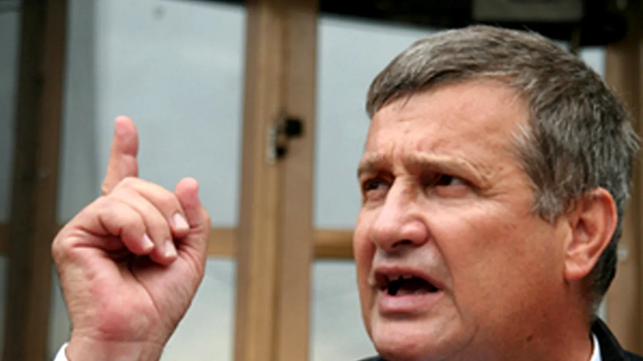 Dinescu: Îmi cer scuze doamnei Băsescu, nu îmi cer scuze domnului Băsescu
