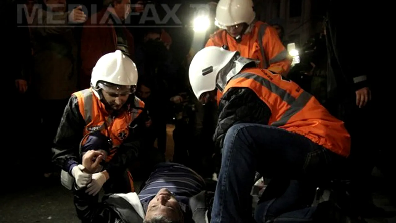 Sibiu: Un protestatar a fost lovit în cap de un ghiveci căzut de la un balcon. Bărbatul a fost transportat la spital