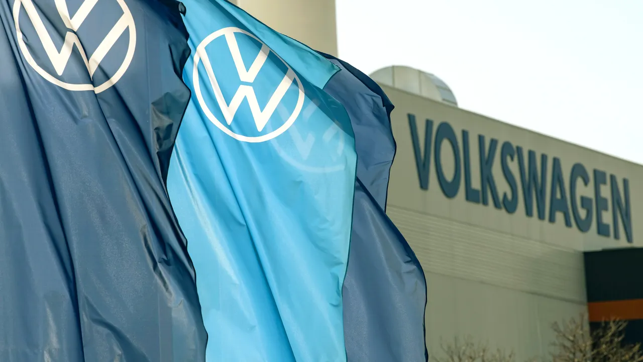 Volkswagen ar putea închide fabrica din Bruxelles din cauza scăderii cererii de maşini electrice