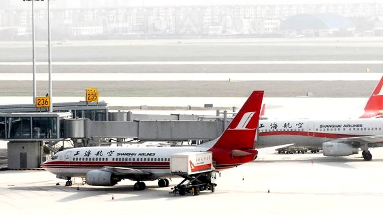 Probleme cu avionul cu care s-a întors delegaţia română care a lansat brandul la Shanghai