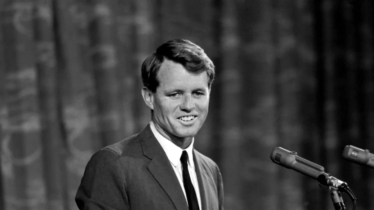 Asasinul lui Robert Kennedy rămâne după gratii. Lui Sirhan Sirhan i s-a refuzat eliberarea condiţionată