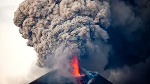 O erupţie vulcanică ar putea distruge un oraş de lângă Reykjavik - experţi