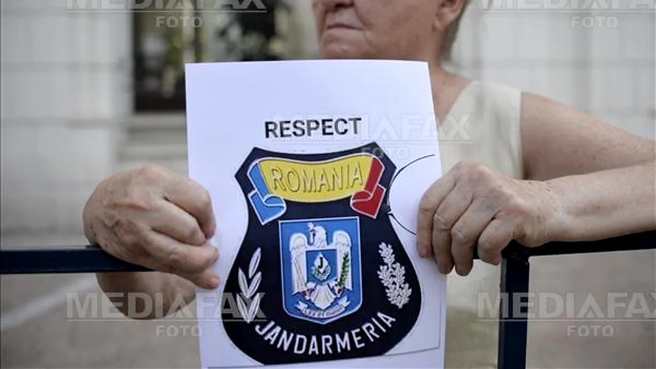 Miting pentru susţinerea Jandarmeriei, la PÎCCJ: Dacă nu te îndepărtezi de huligani, îţi asumi bătăiţa