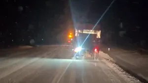 Ninsori abundente în Oltenia. Peste 280 de utilaje au intervenit pe drumurile din regiune