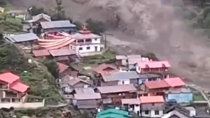 Viituri devastatoare în India și Pakistan: peste 280 de morți și mii de persoane evacuate