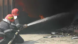 INCENDIU la un depozit de nitroglicerină solidă din Dâmboviţa. Pentru stingerea flăcărilor au intervenit 45 de pompieri şi 10 autospeciale