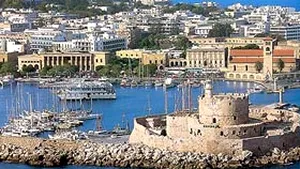 Circa 30 de români, la bordul unei nave de croazieră reţinută în Rhodos