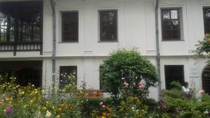 POVESTE URBANĂ: Casa Melik, o parte a istoriei României, impresionează în circuitul arhitectural bucureştean - FOTO