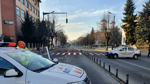 Amendă de 1.304 lei şi permis suspendat pentru 90 de zile pentru un şofer vitezoman. Viteza cu care circula pe drumul dintre Constanţa şi Tulcea