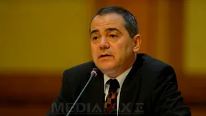 Alexandrescu (USR): Vă daţi seama dacă profesorii ar veni la clasă cu un revolver la cingatoare?