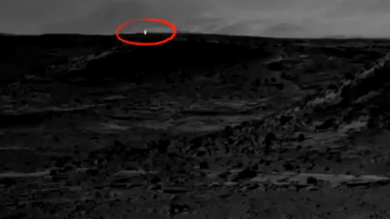 Explicaţia dată de NASA pentru punctul luminos fotografiat pe Marte - VIDEO