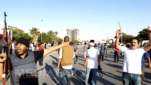  Criza se accentuează în Libia, condusă de două guverne şi afectată de violenţe 