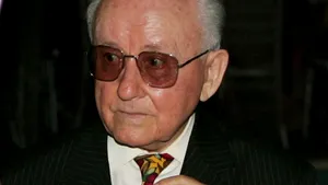 Tatăl lui Irinel Columbeanu se aprovizionează săptămânal cu apă de la Guvern pentru că e cea mai bună din Bucureşti