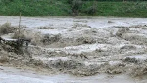 Zeci de locuinţe, inundate în Republica Moldova