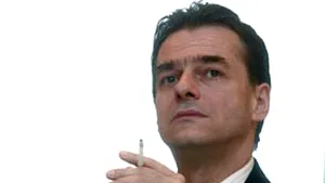 FOCUS: Demolatorul - comedie românească cu un ministru, o casă încăpăţânată şi două utilaje fantomă