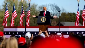 Donald Trump ar putea fi descalificat de la alegerile din 2024 de către Curtea Supremă, susţine Newsweek 
