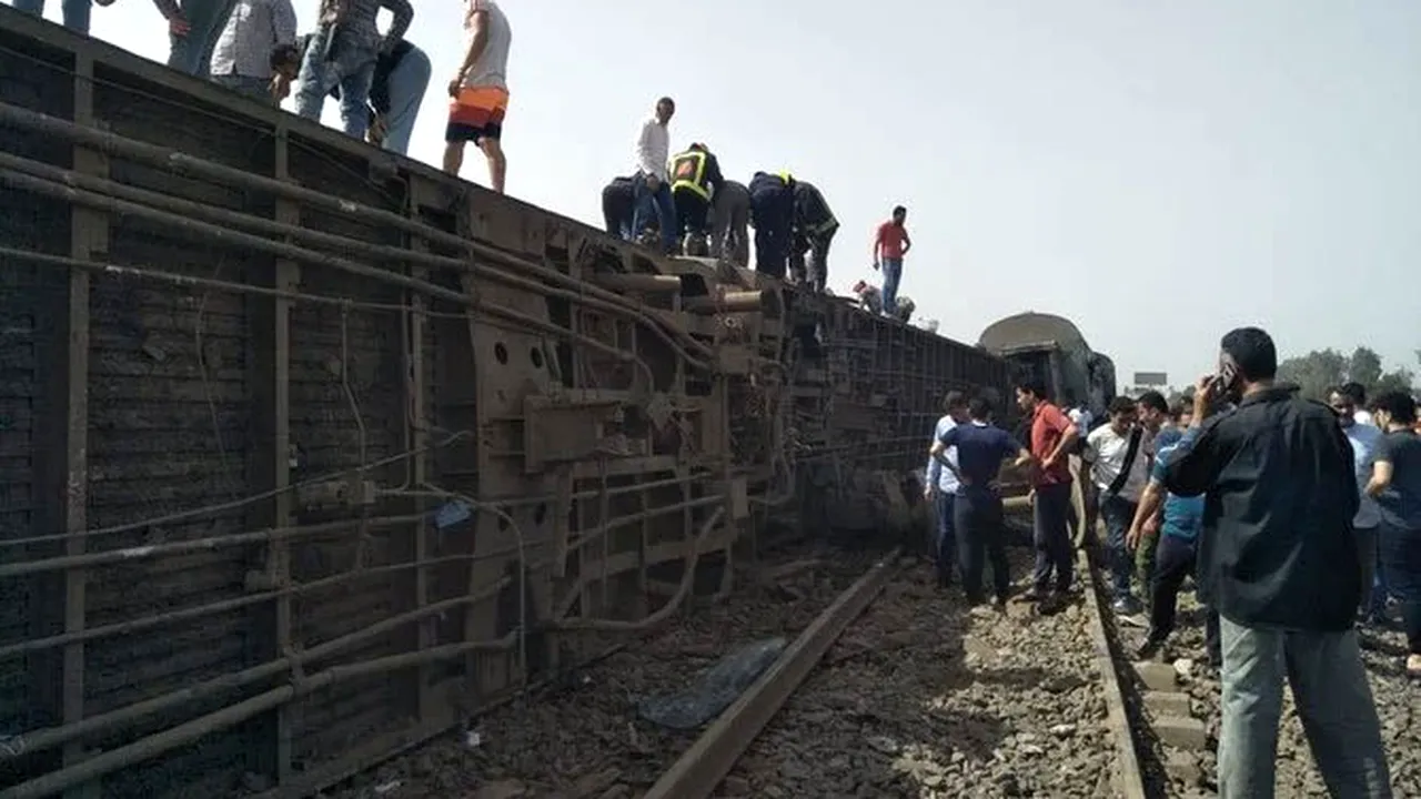 Aproape 100 de persoane rănite după deraierea unui tren în Egipt