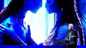 James Cameron lucrează la o 