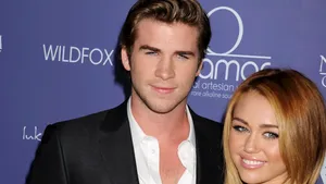 Actorul Liam Hemsworth a cerut divorţul de cântăreaţa Miley Cyrus după opt luni de mariaj