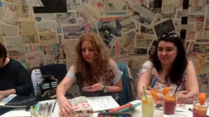 GALERIE FOTO Cărţile de colorat. Trend sau terapie. Psiholog: Se activează sentimentul de siguranţă din copilărie