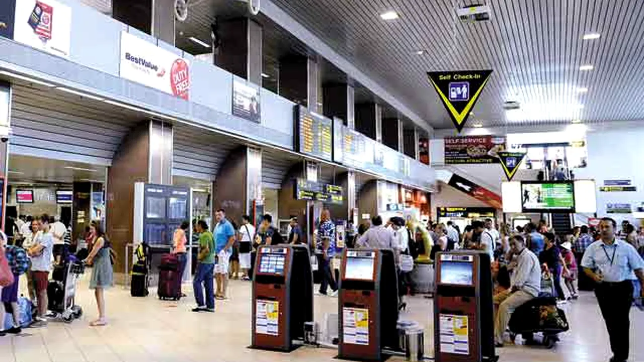 VIDEO Pasagerul cu numărul 10.000.000 din 2016 a fost premiat la terminalul Sosiri de pe Aeroportul Otopeni: 
