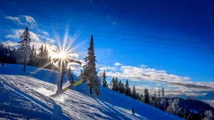 Unde se poate schia în weekendul acesta. Starea pârtiilor din principalele staţiuni