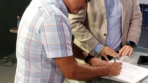 Robert Turcescu face alianţă cu PSD. A semnat pentru declanşarea referendumului de demitere a lui Clotilde 