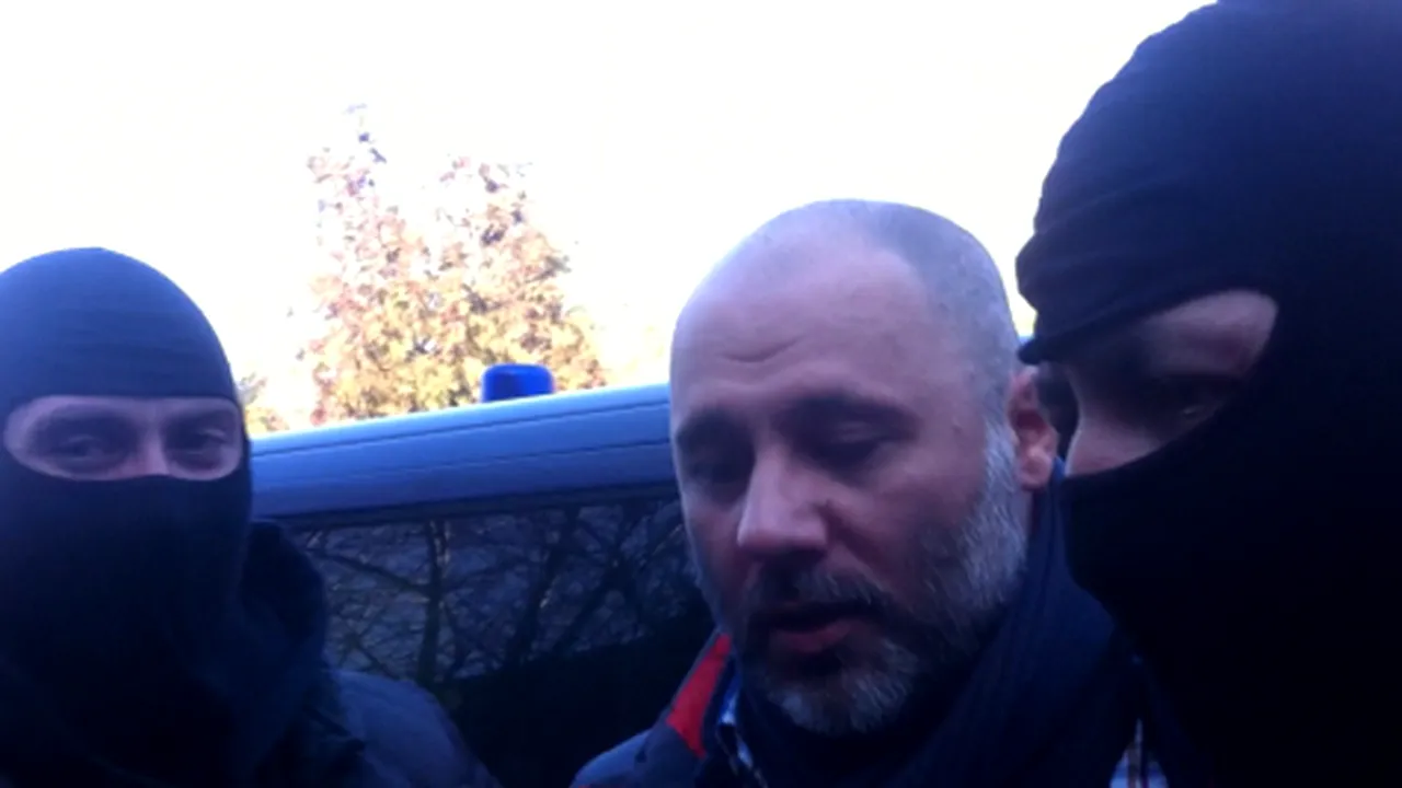 Iulian Herţanu a venit la DNA Ploieşti, unde va fi înştiinţat că îi va fi pus sechestru pe avere