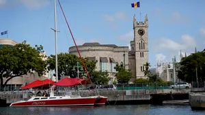 O fostă colonie britanică renunţă la monarhie. La ceremonia de tranziţie va participa prinţul Charles