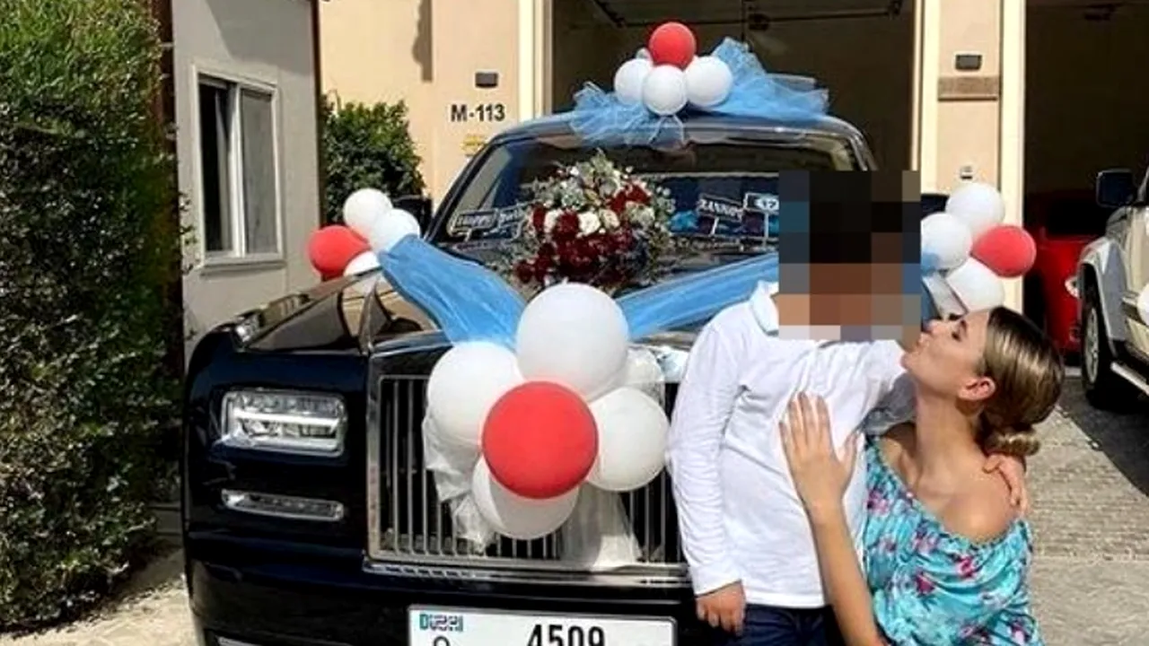 Cadou inedit, pentru un copil de 12 ani. Băiatul a primit un Rolls Royce de 250.000 lire sterline de la mama sa