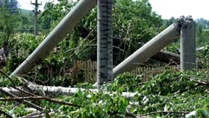 Peste 170 de localităţi au rămas fără curent electric din cauza furtunilor