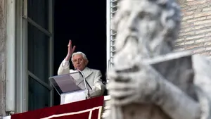 Papa Benedict denunţă, la începerea Postului Paştelui, 